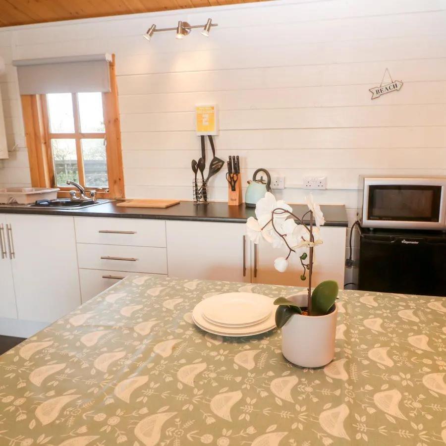 Trevenna Cabin เซนต์ออสเทลล์ ภายนอก รูปภาพ