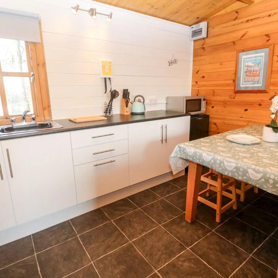 Trevenna Cabin เซนต์ออสเทลล์ ภายนอก รูปภาพ